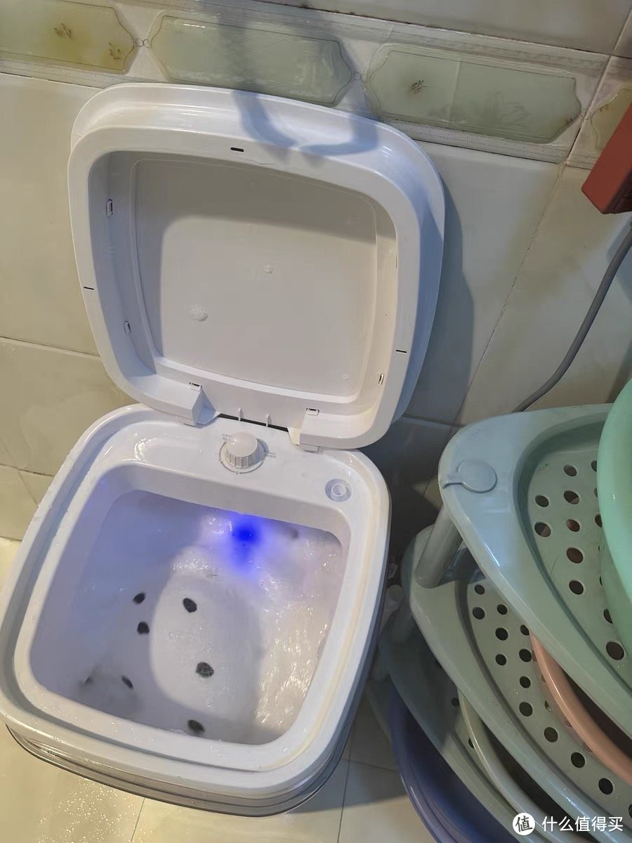 你见过和垃圾桶一样的迷你洗衣机吗？