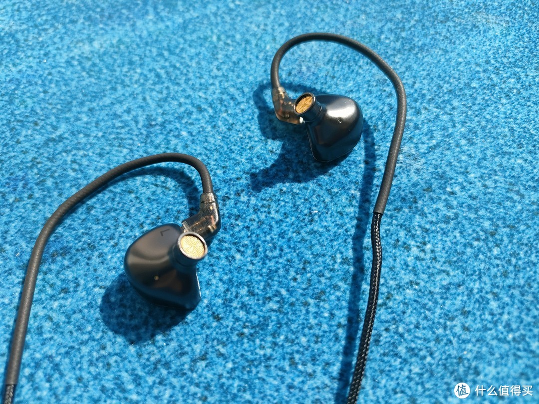 锐可余音石墨烯入耳式带麦线控耳机，品质最靠谱