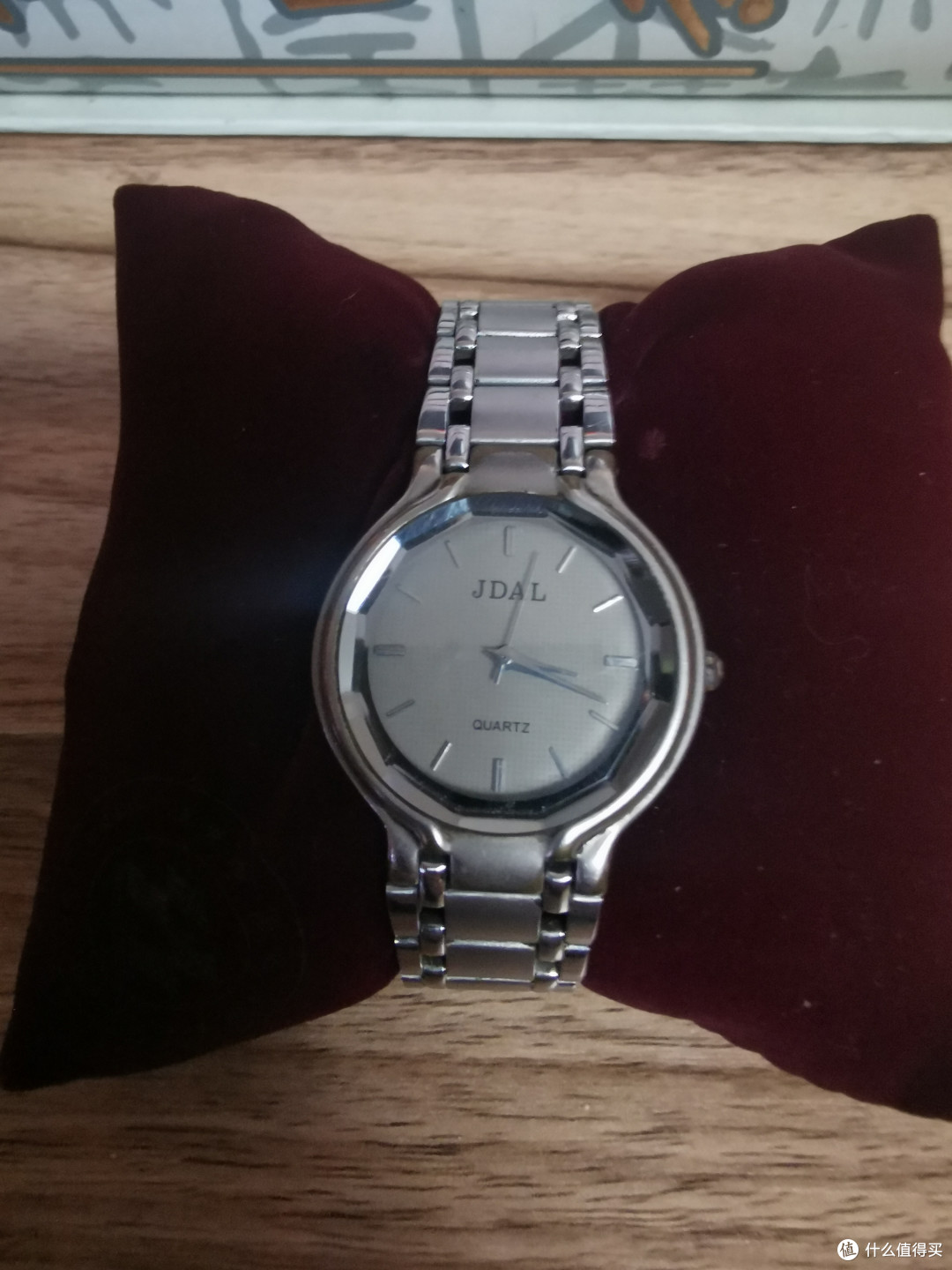 也是升学礼物吧,是一款金达莱牌子的手表!