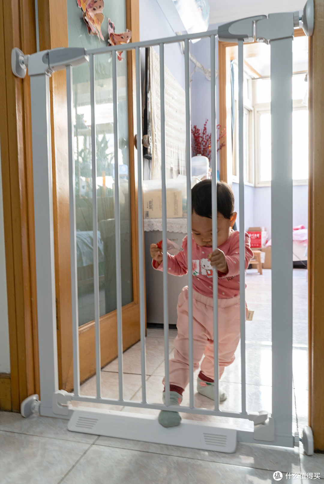 把安全围在栏内，攸曼诚品儿童安全防护门栏