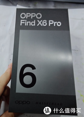 6.82英寸双曲面屏，三星E6发光材料，OPPO Find X6 Pro