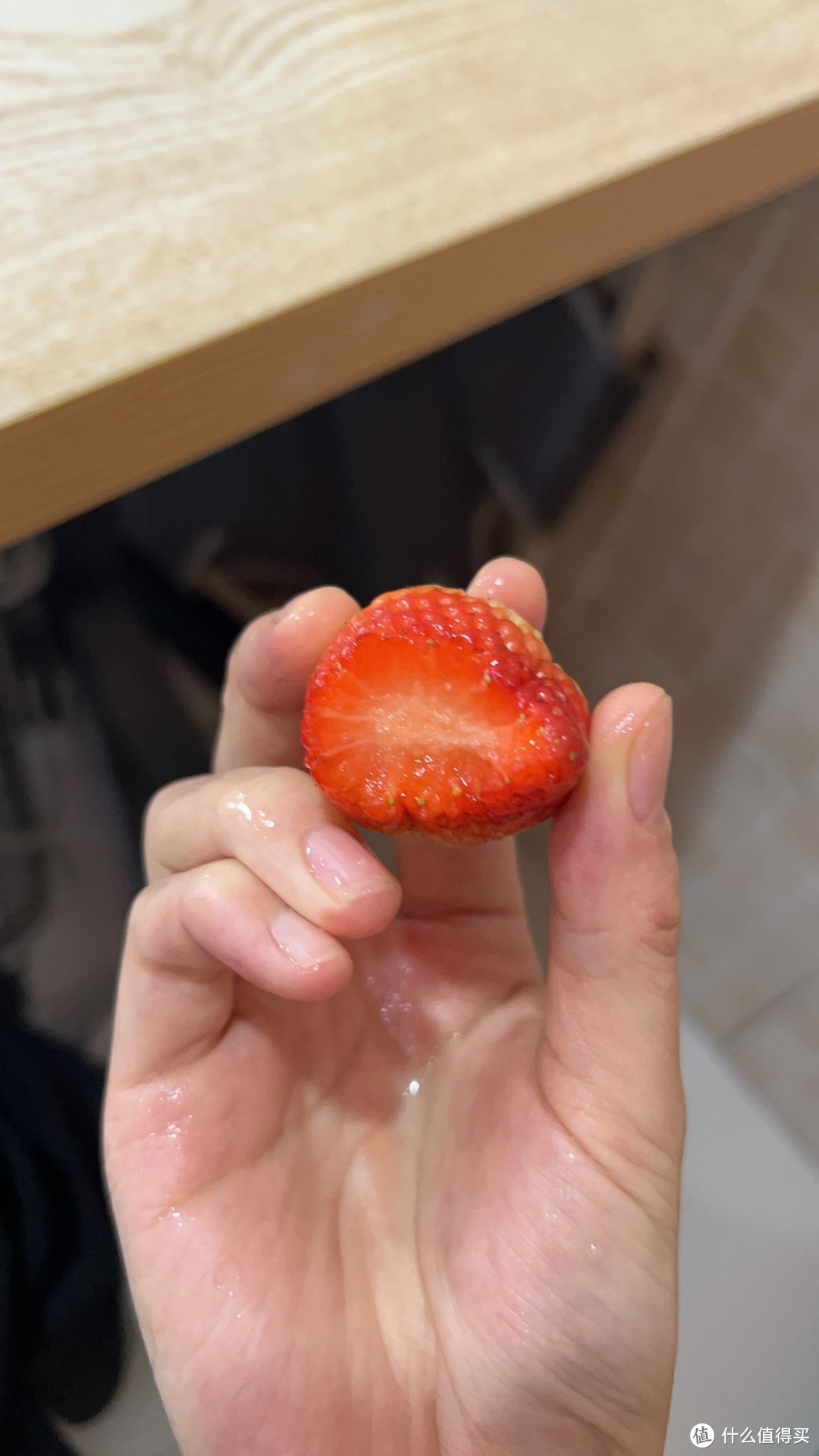 男朋友送了我春天的第一顿草莓