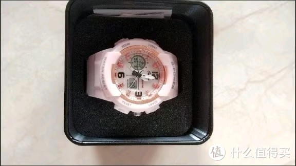 小女生的第一块粉红色手表。