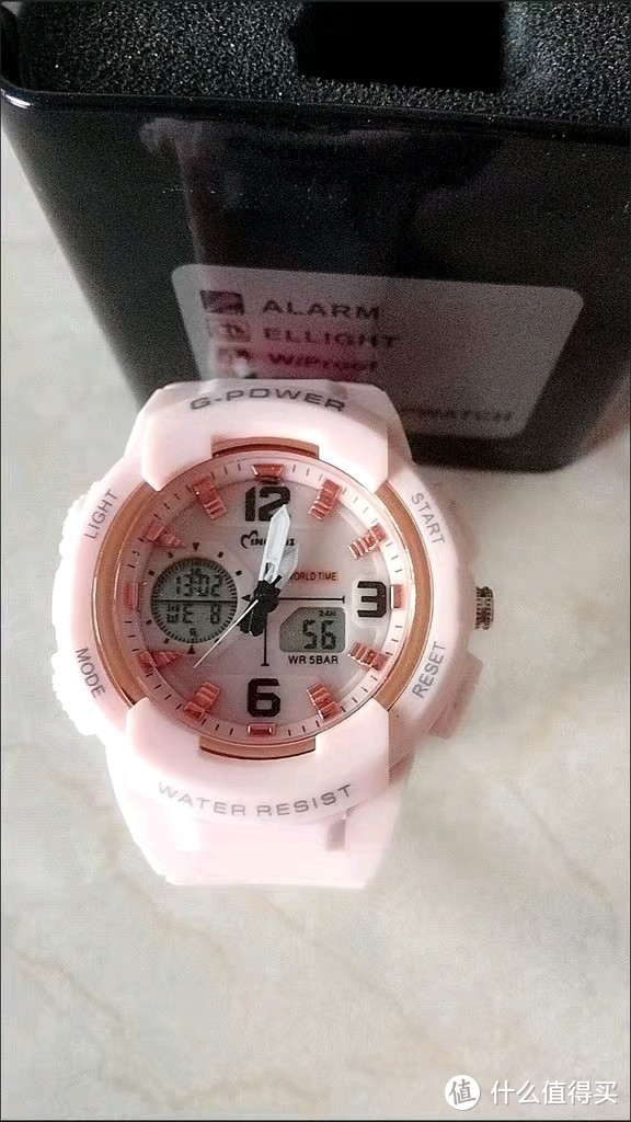 小女生的第一块粉红色手表。