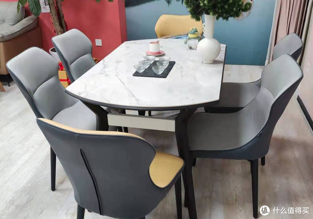 可折叠餐桌，让小空间也能有无限可能