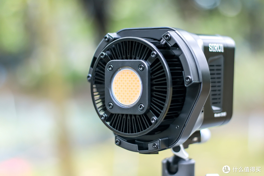 高亮度灯光特效多样，让拍摄更具创意，思锐C60B双色温补光灯评测