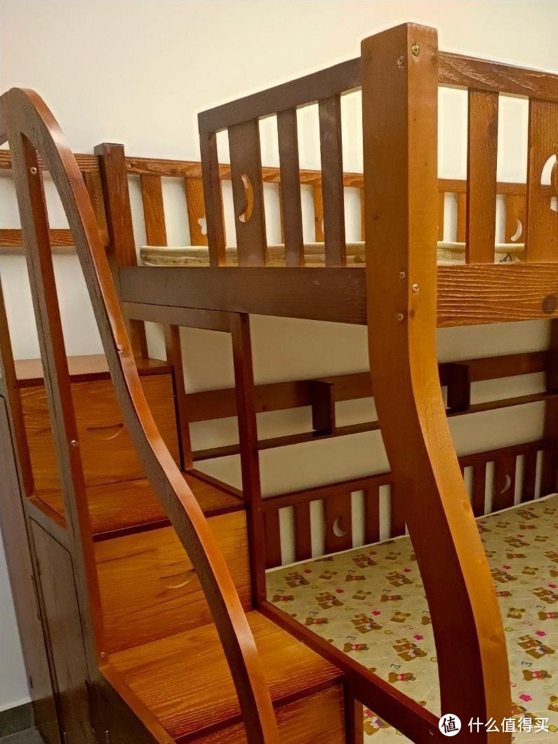儿童房大改造  之：最实用的床品就是双人上下铺！