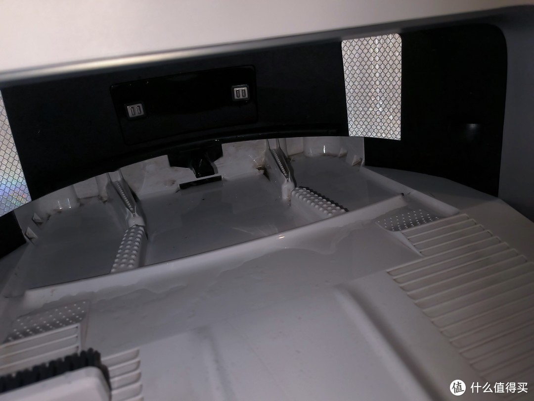 科沃斯扫拖机器人地宝T10 Turbo使用四个月后清洁槽的清理与T20 MAX清洁刷对比