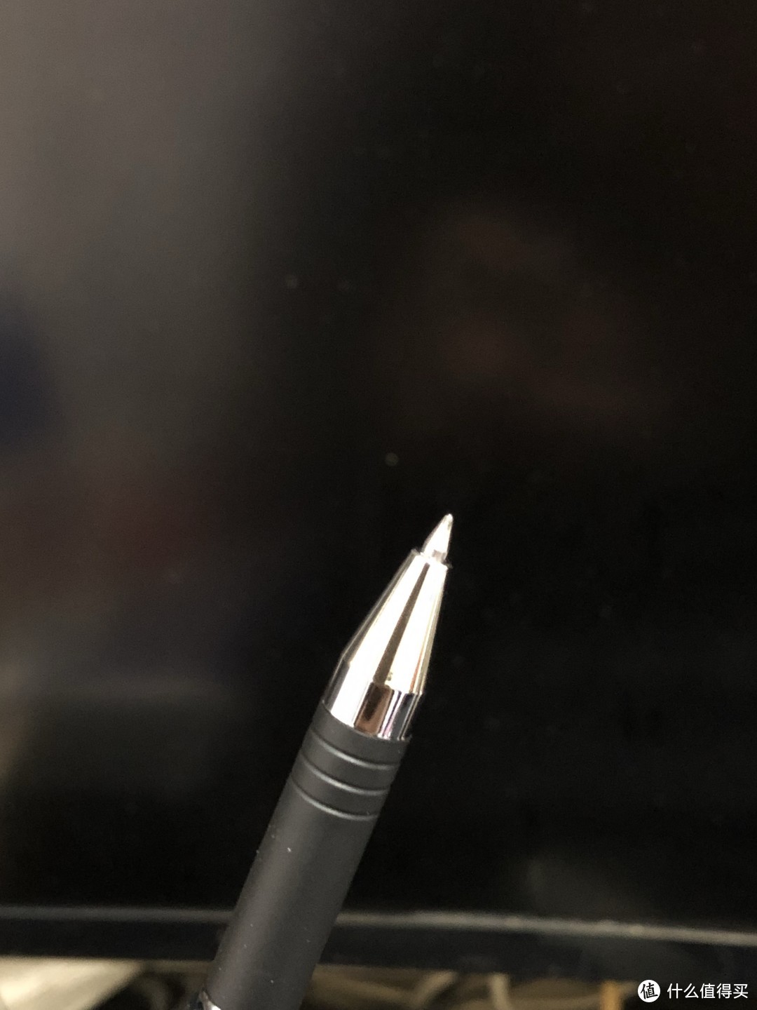 斑马的这支笔尖很干净，一点溢出油墨也没有