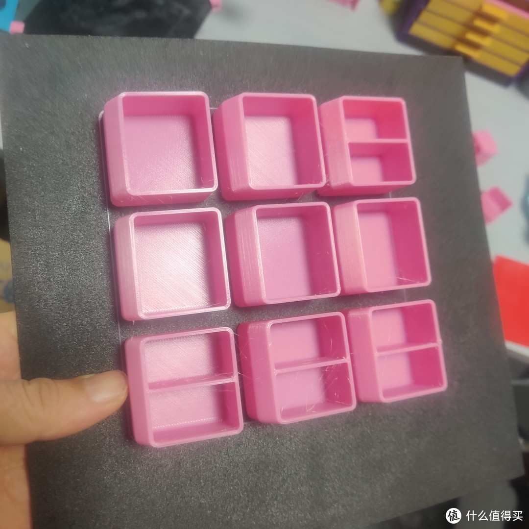 粉色的零件盒