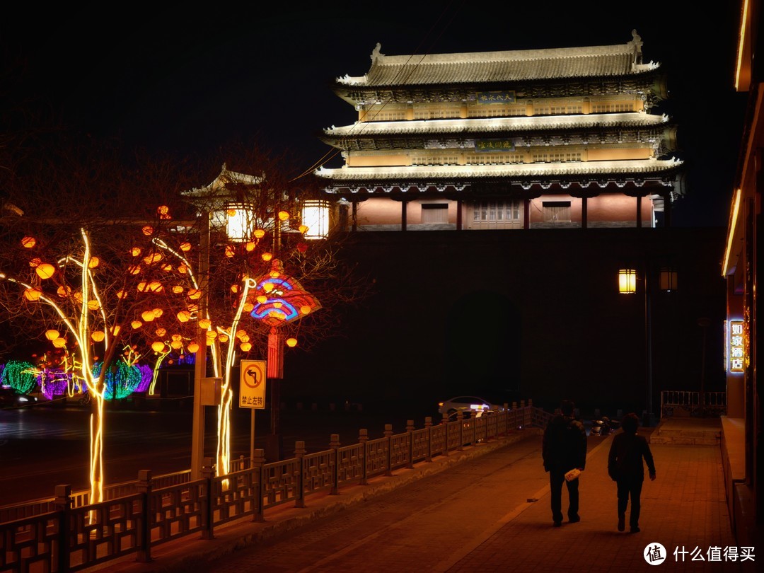 夜晚的城墙灯光秀非常漂亮