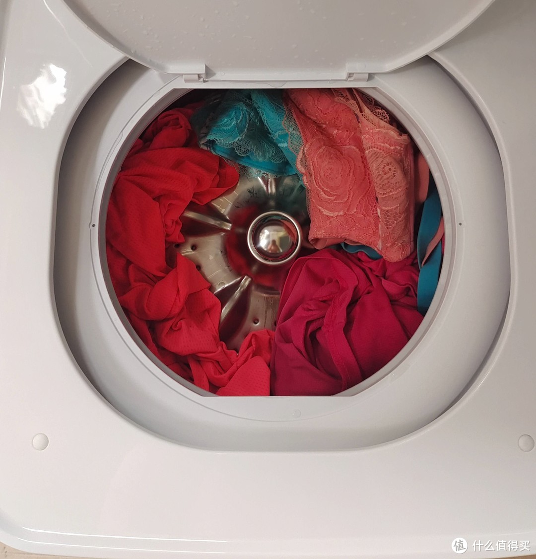 懒人拯救世界，我终于连内衣裤都不用自己洗了——小天鹅迷你洗衣机测评