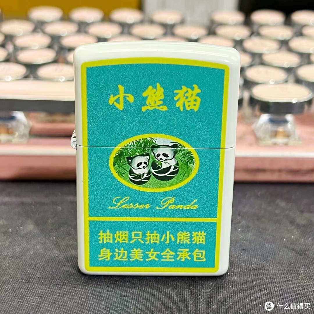 一款一个Solgan，这些有趣的仿烟盒打火机，你确定见过？  南京：抽烟只抽煊赫门，一生只爱一个人。