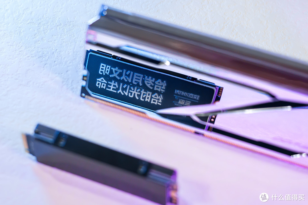 电镀金属马甲灯效悦目，已被外观颜值深深吸引，朗科Z RGB DDR5内存评测