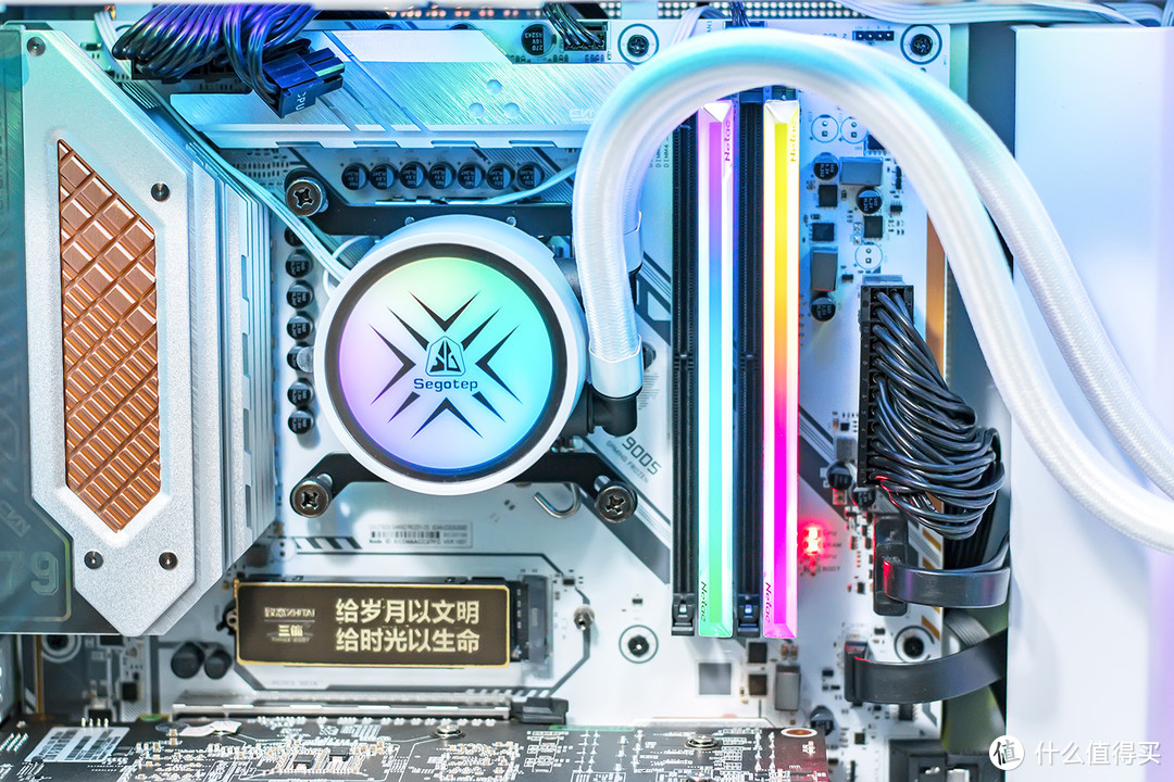 电镀金属马甲灯效悦目，已被外观颜值深深吸引，朗科Z RGB DDR5内存评测