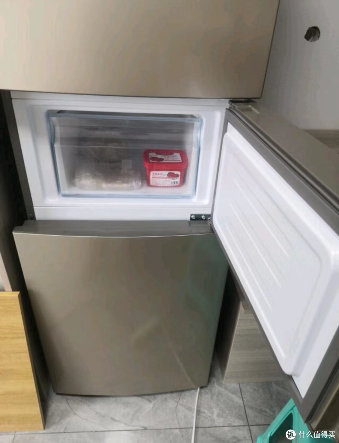 小型冰箱-海尔223L变频风冷无霜三门冰箱