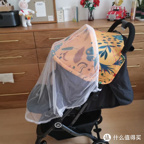 带孩子出门必备工具——手推车和婴儿背带