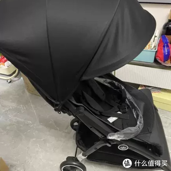 为什么儿童安全座椅和婴儿手推车是带孩子出门必不可少的装备