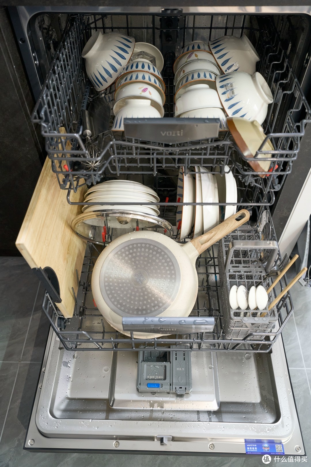 《到站秀》15套锅碗同洗五星消毒深度除菌  华帝独嵌两用巨能洗洗碗机iD9到站体验