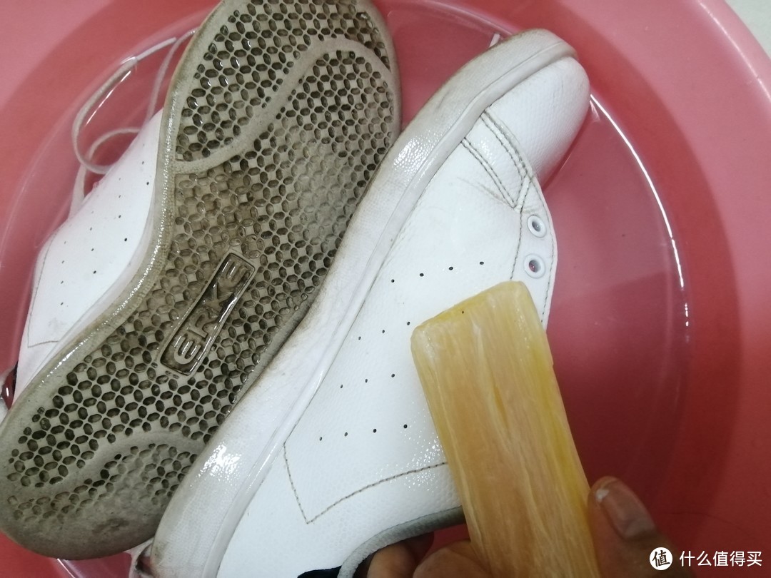 用这个肥皂洗鞋再也不用担心小白鞋洗不干净了