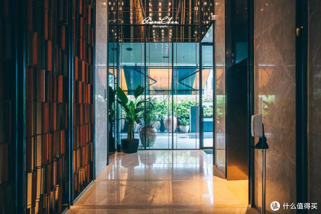 这家宜商宜居的洲际酒店，开在了新加坡河畔的静雅之地