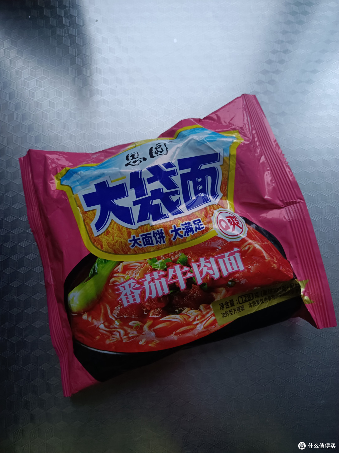 由于我本人比较喜欢吃茄汁面,所以对这种口味的方便面也是情有独钟