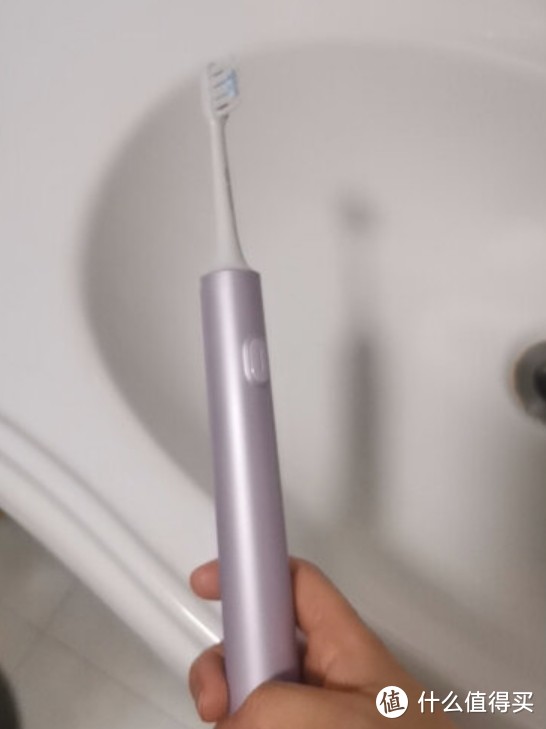 “闪耀微笑”——电动牙刷和电动冲牙器的好处