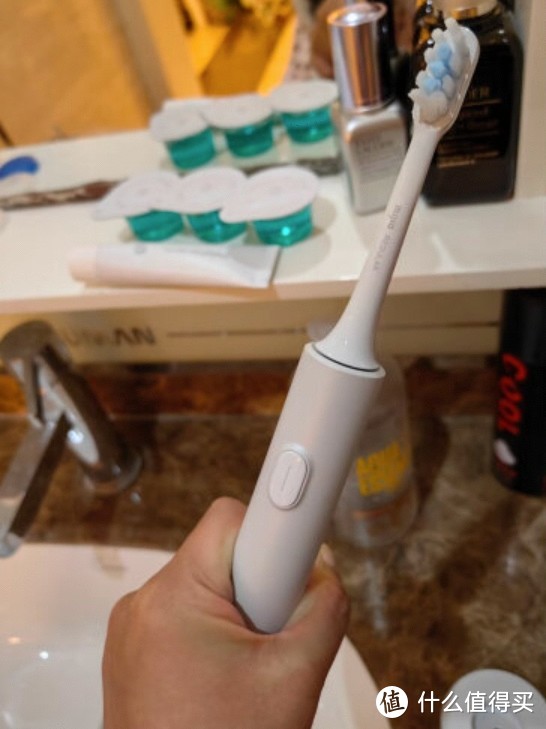 从“腐牙”到“珍珠白”：为什么电动牙刷和电动冲牙器是现代女性的必备品？