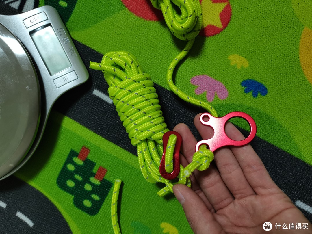 风绳自带风绳扣，我自己换的蜗牛扣