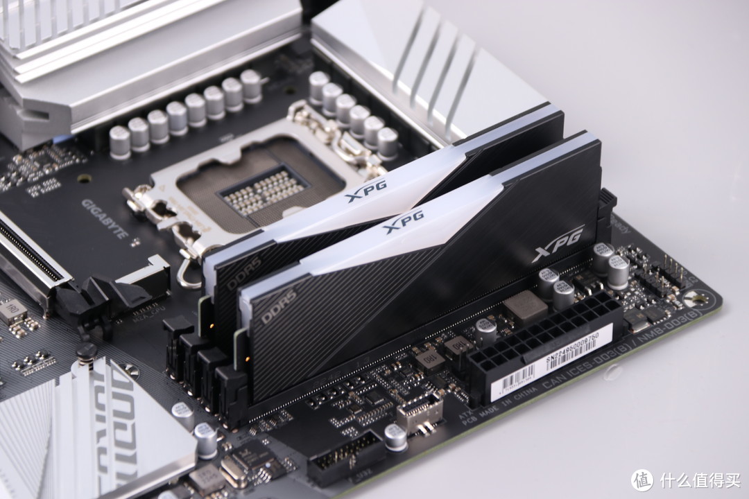 技嘉小雕够给力,b760m主板 13700k 索泰4080,4k游戏无压力跑分超270万