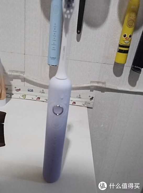 洁齿小能手: 电动牙刷和冲牙器的好处