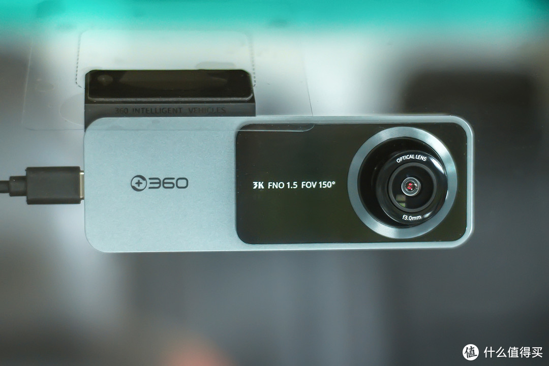 3K分辨率清晰录制，造型精巧不挡视线，360行车记录仪K580评测