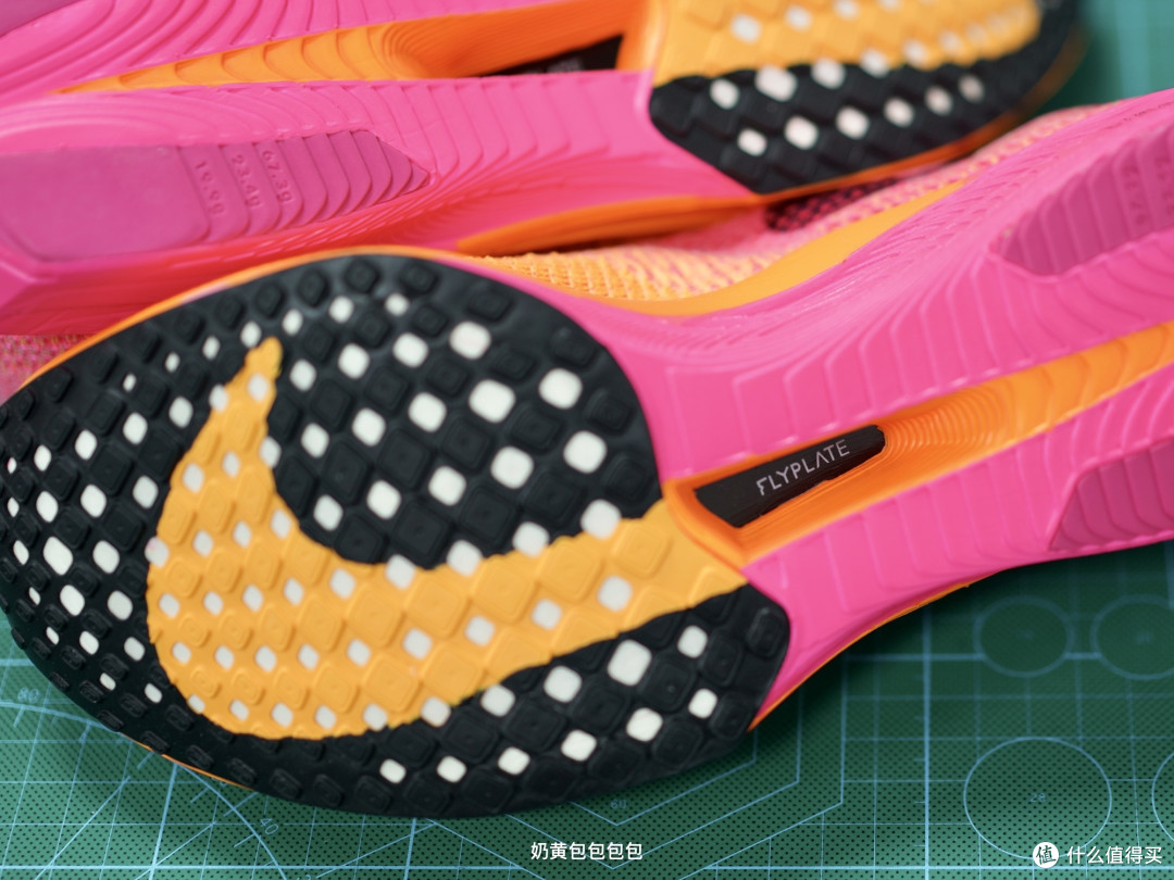 算下来鞋面 鞋带 鞋垫以及必要的黏合胶水重量会在80g左右.