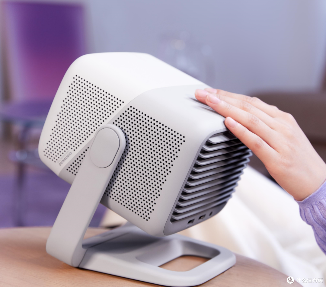 坚果投影n1新品上市三色激光变身移动投影让电影院随身携带