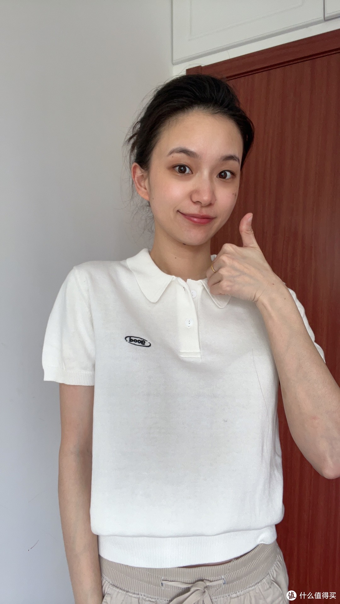今天的甜妹穿搭分享，新买的白色POLO衫很喜欢