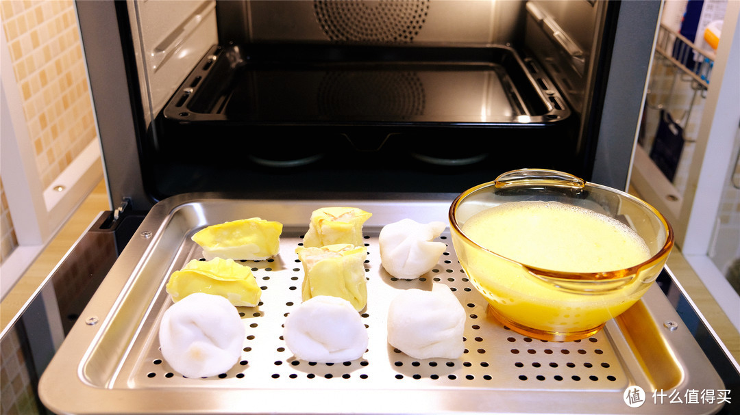 厨房内存空间不足？选蒸烤一体机，解决厨房空间难题，蒸、烤、炸”一机多用，享受且精通