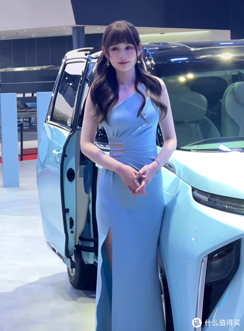 2023上海车展的车模小姐姐真好看！顺便看了大众后轮鼓刹的车还有比亚迪的宋