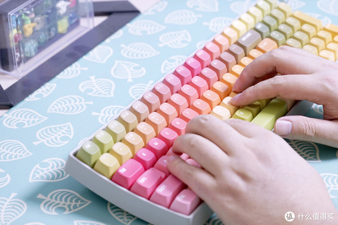 如果把彩虹放到键盘上，应该就是这个样子了吧丨Lofree洛斐小翘维c机械键盘测评体验