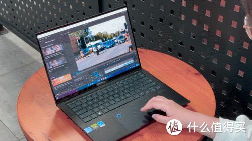 顶级 OLED 屏幕 + 虚拟旋钮的高能轻薄创作本：华硕灵耀 Pro 14 测评