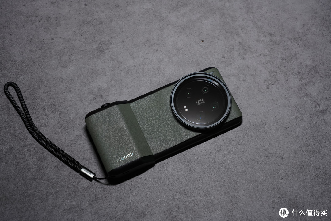 徕卡光学全焦段四摄丨一台能打电话的“徕卡相机”，小米13 Ultra光学摄影方向对了！