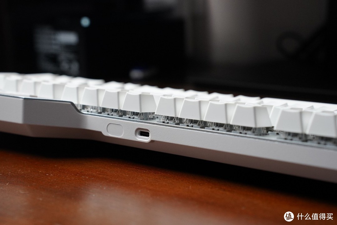 支持热插拔，可玩性十足，雷柏V700DIY机械键盘评测