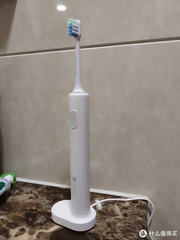 电动牙刷，让你刷牙刷得更干净