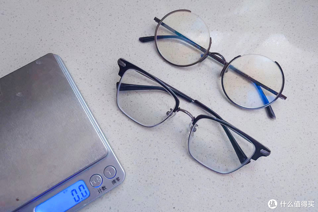 试戴VGO眼镜：用简约设计与高品质眼镜实现舒适佩戴