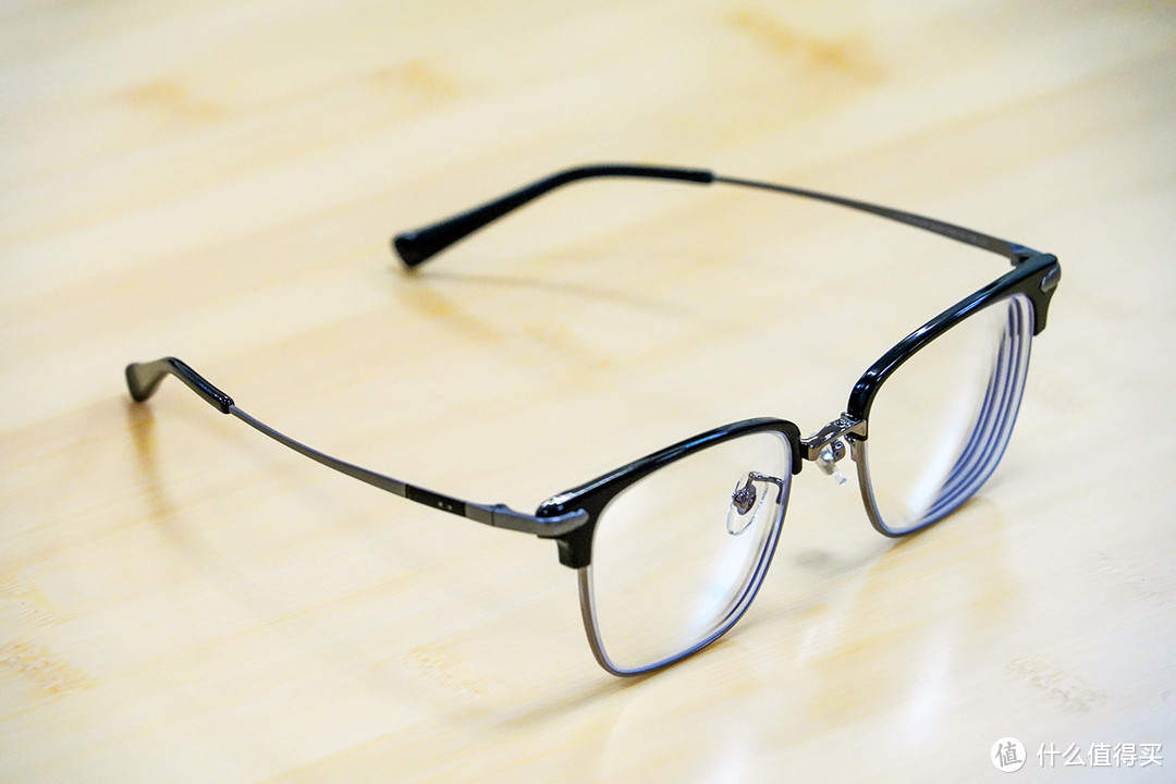 试戴VGO眼镜：用简约设计与高品质眼镜实现舒适佩戴