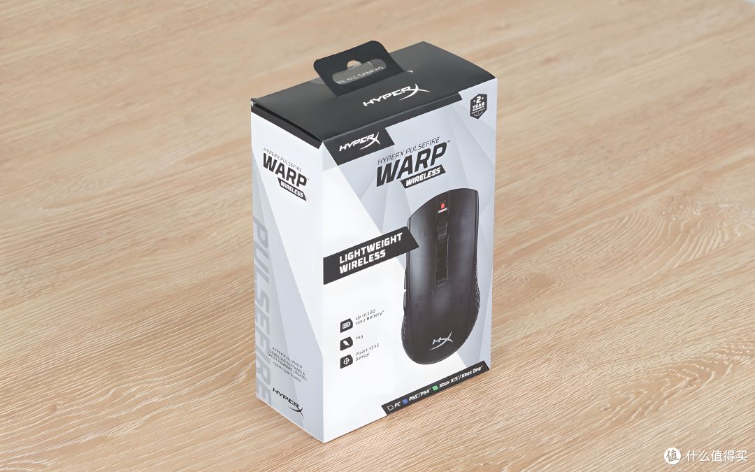 极度未知每个系列的鼠标包装特色略有不同,比如旋火系列是红白配色的