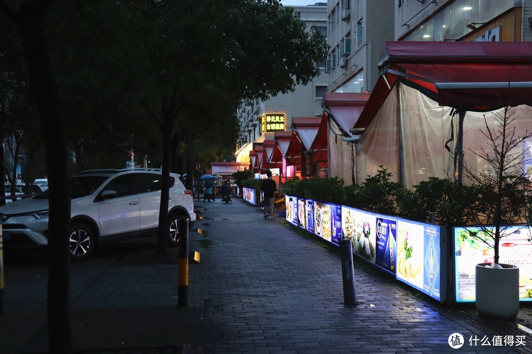 周边是全深圳最繁华的食街——这家开在闹市区里的民宿值得打卡~
