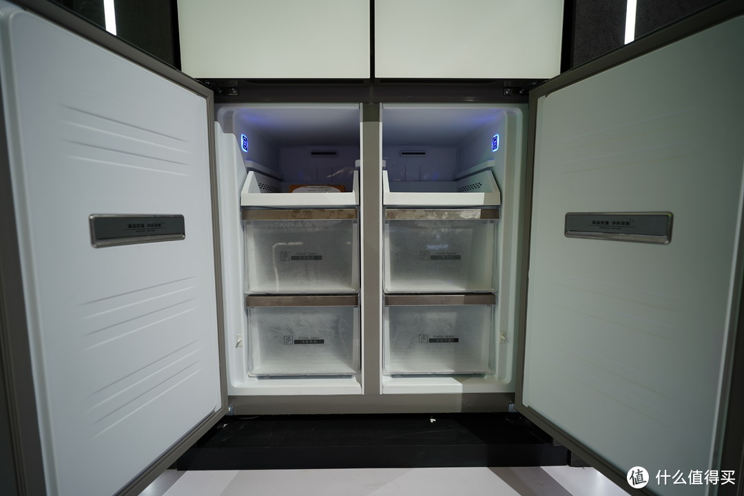 2023AWE | 顽强的生命力！康佳旗下新飞发布超薄零嵌系列冰箱
