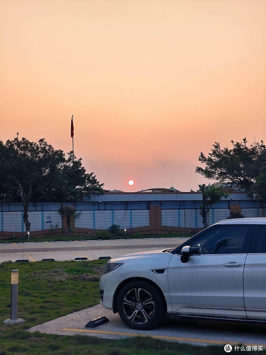 五一放假前一天路边随手拍日落🌇。果然放假的时候人的心情都会起飞🛫。