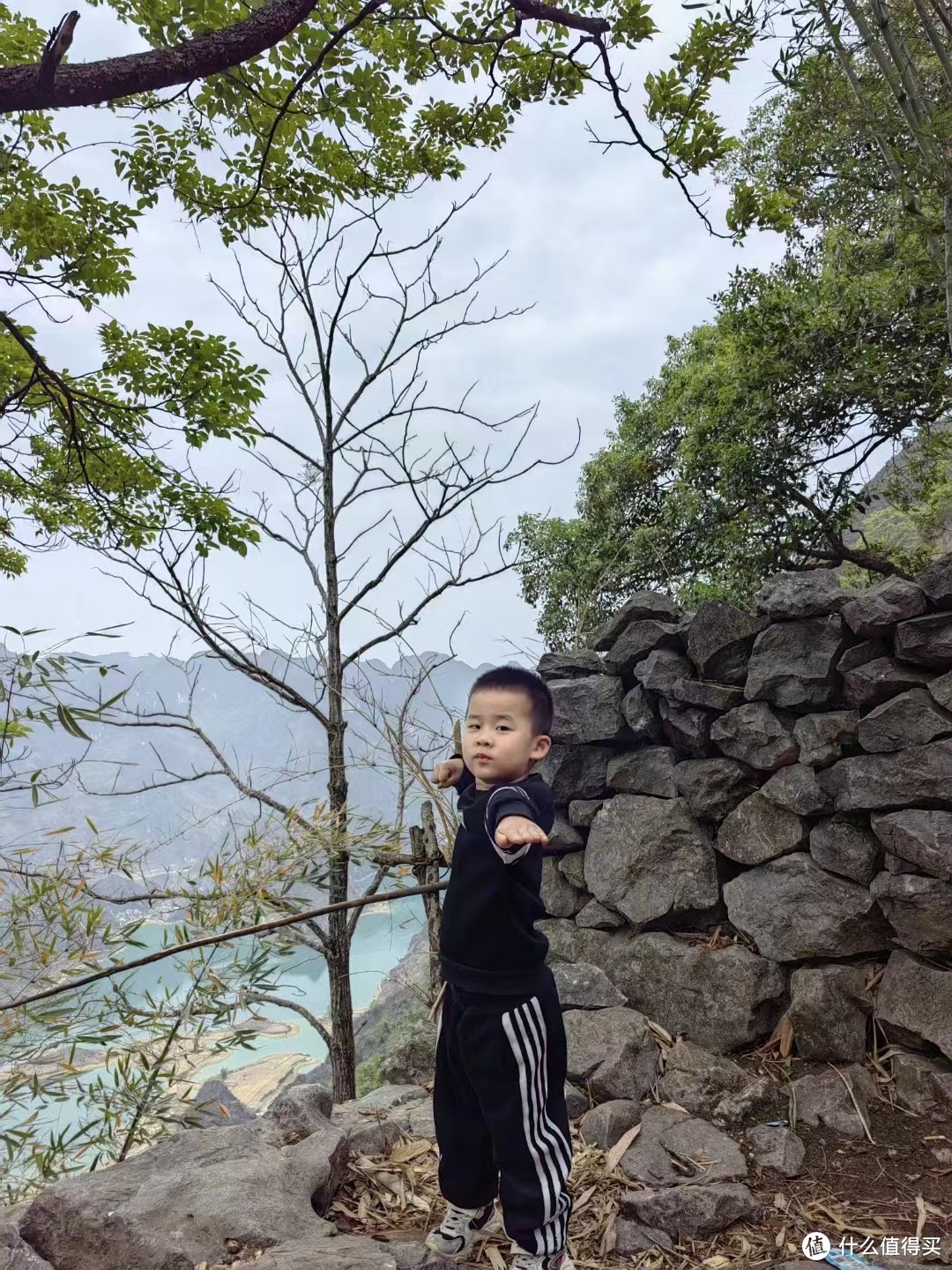 好不容易的假期陪陪家人旅游浩坤湖。