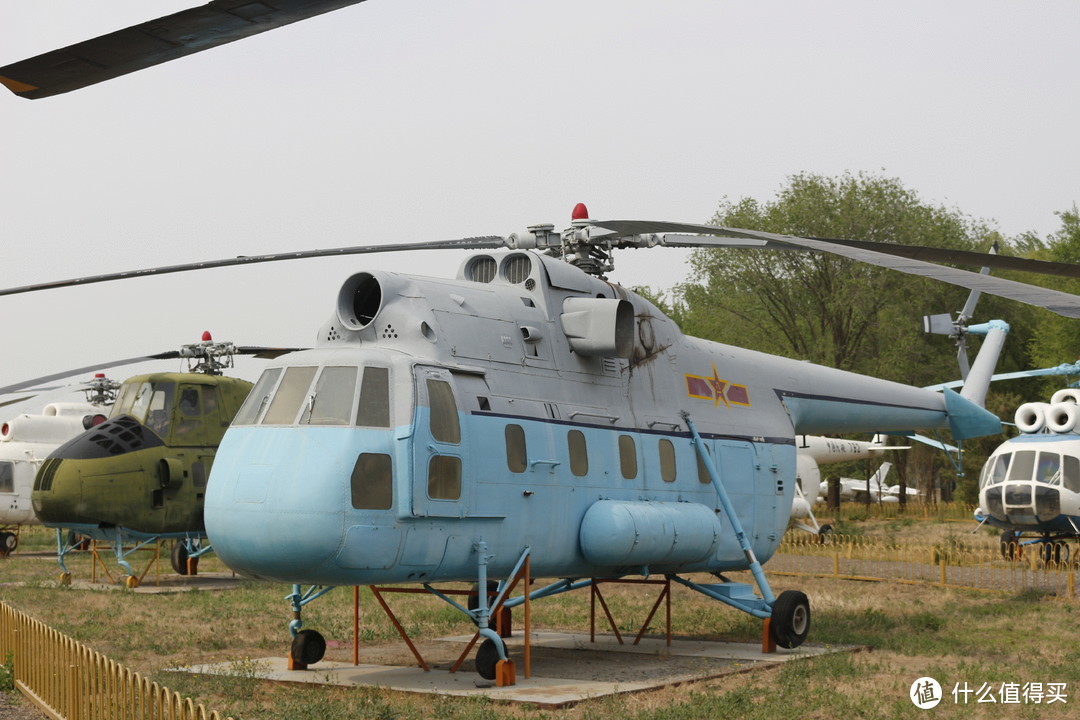 探秘航空博物馆的瑰丽天蓝色直升机